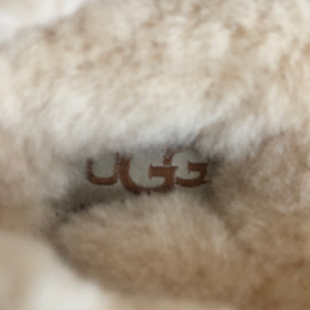 UGG Women’s Dakota Slippers, Size: W7 - Picture 4 of 5
